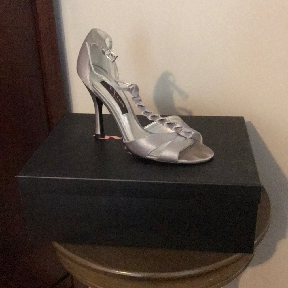 Used Nina Colivia Silver Satin Heels, Size 6